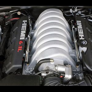 2006-Dodge-Magnum-SRT8-HEMI-Engine-1024x768.jpg